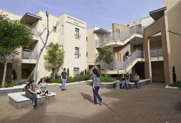 Tel-Hai dormitories with students